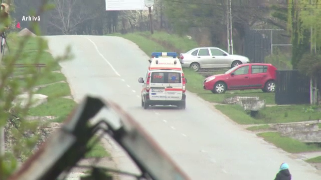 O fată de 15 ani din Vaslui a fost înjunghiată de fostul iubit chiar în fața mamei ei