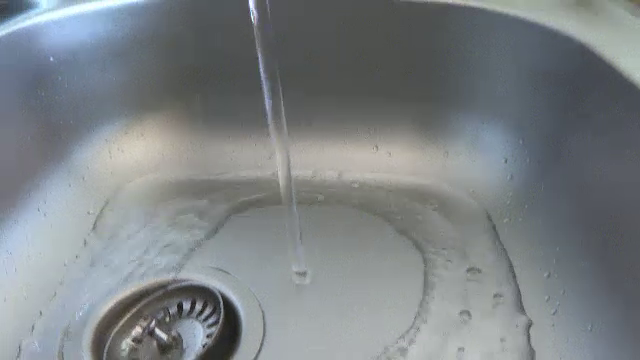 „O să murim de sete”. Românii, forțați de seceta extremă să taie din consumul de apă