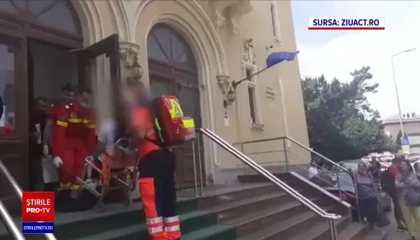 Atac sângeros în sala de judecată. Un individ și-a atacat fosta parteneră chiar în incinta instituției