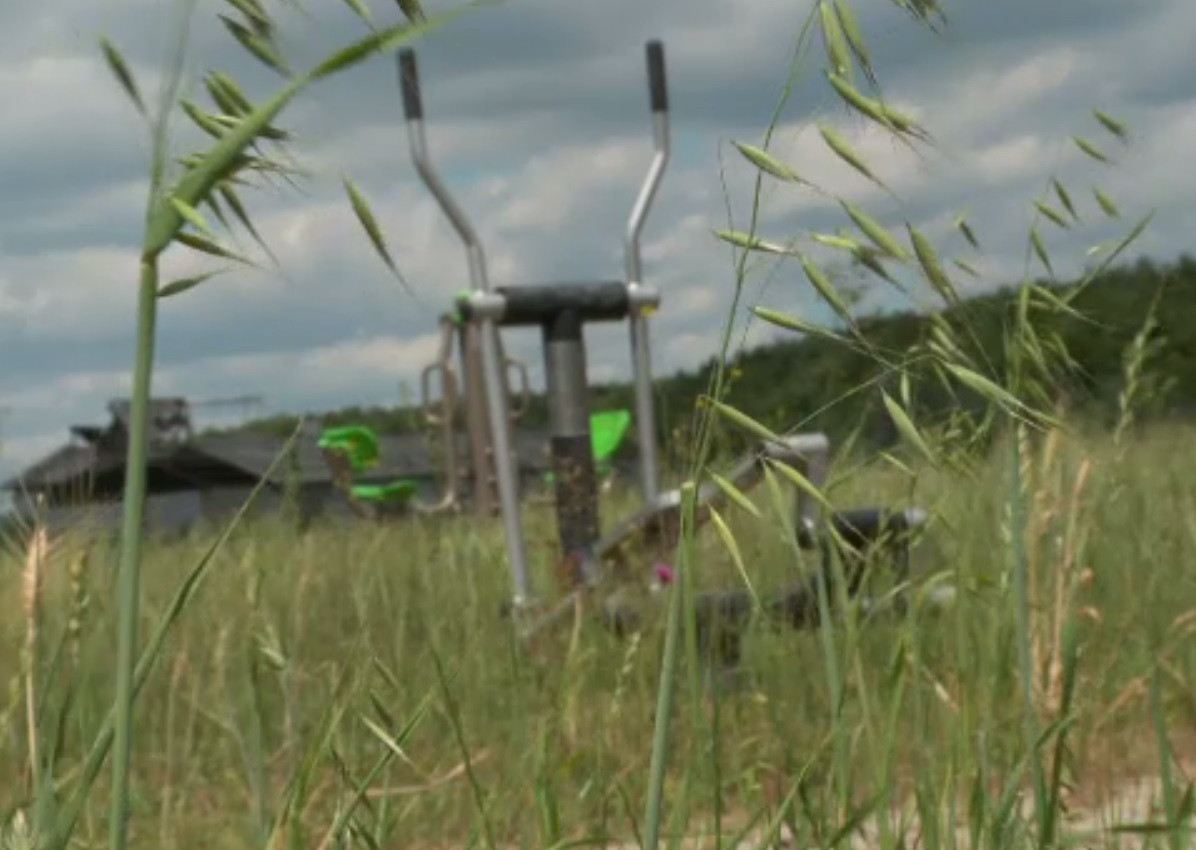 Un parc din Bistrița, amenajat din bani europeni, a ajuns într-o stare deplorabilă, la o lună de la inaugurare