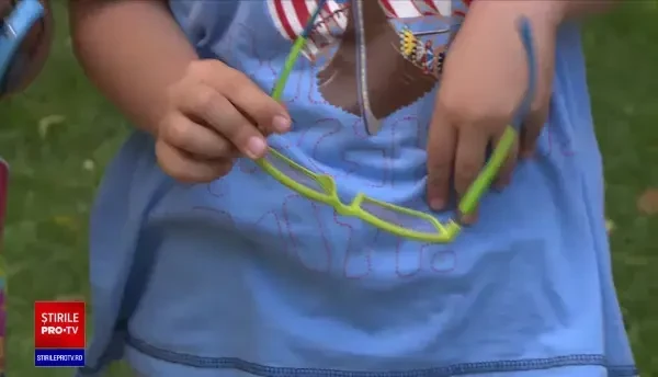 Proiect de lege: Statul vrea să le dea părinților bani să le cumpere copiilor ochelari de vedere