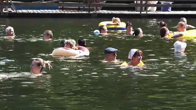 Lacul din România cunoscut pentru puterea sa vindecătoare. Are loc un fenomen unic în Europa