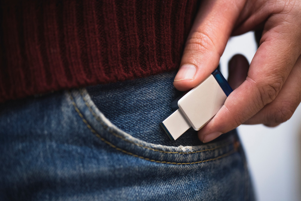 Un angajat din Japonia a pierdut un dispozitiv cu datele personale ale întregului oraș, după ce a băut prea mult