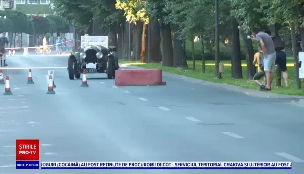 Mașini vechi de până la 100 de ani, la Arad. Bărbat: „Au fost făcute să dureze pentru totdeauna”