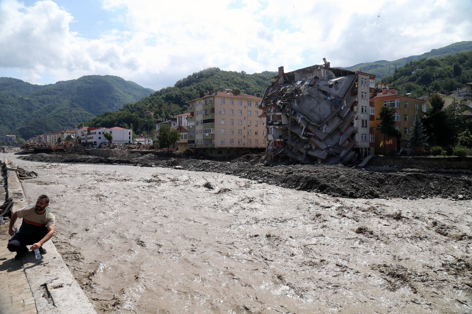 VIDEO. Inundații dezastruoase în mai multe locuri din Turcia. Mii de oameni sunt implicați în operațiunile de salvare