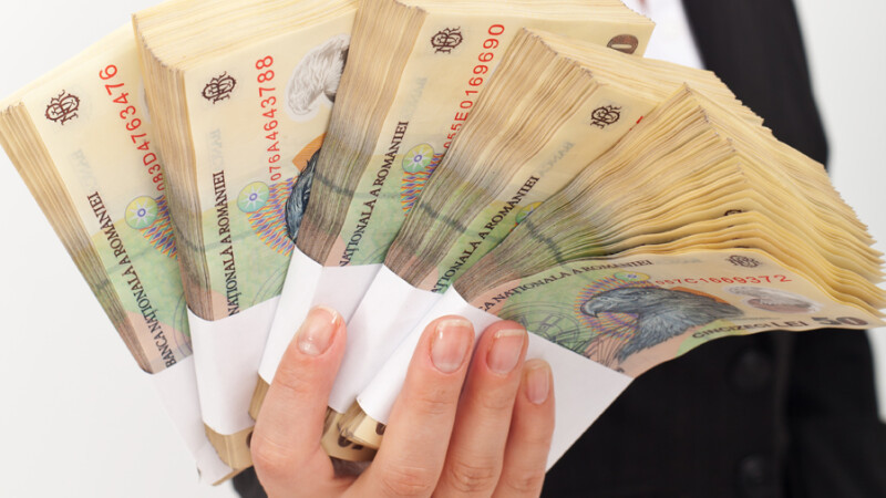 Împrumuturi online, luate cu datele altora. Cum s-a trezit un român că e dator la trei IFN-uri