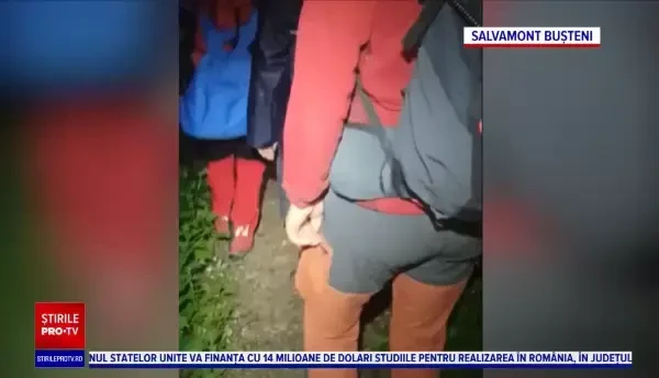 Intervenție dificlă pentru salvamontiști. Un bărbat de 130 de kilograme a anunțat că îi este imposibil să coboare de pe munte