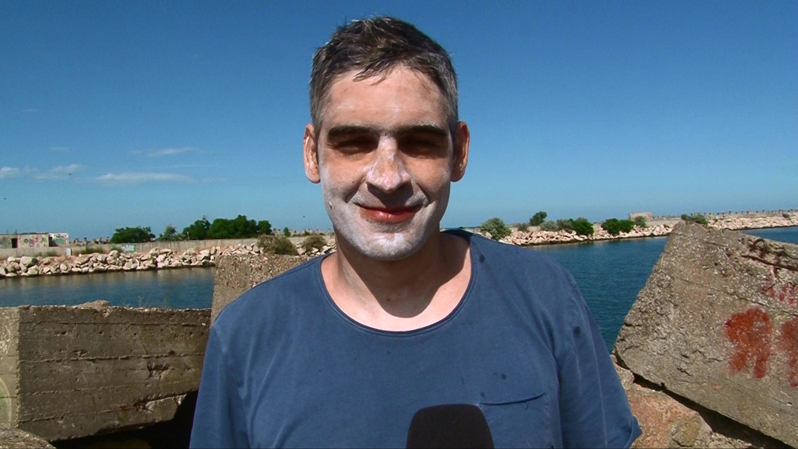 Un constănțean a stabilit un nou record: A înotat timp de nouă ore de la Agigea la Mangalia