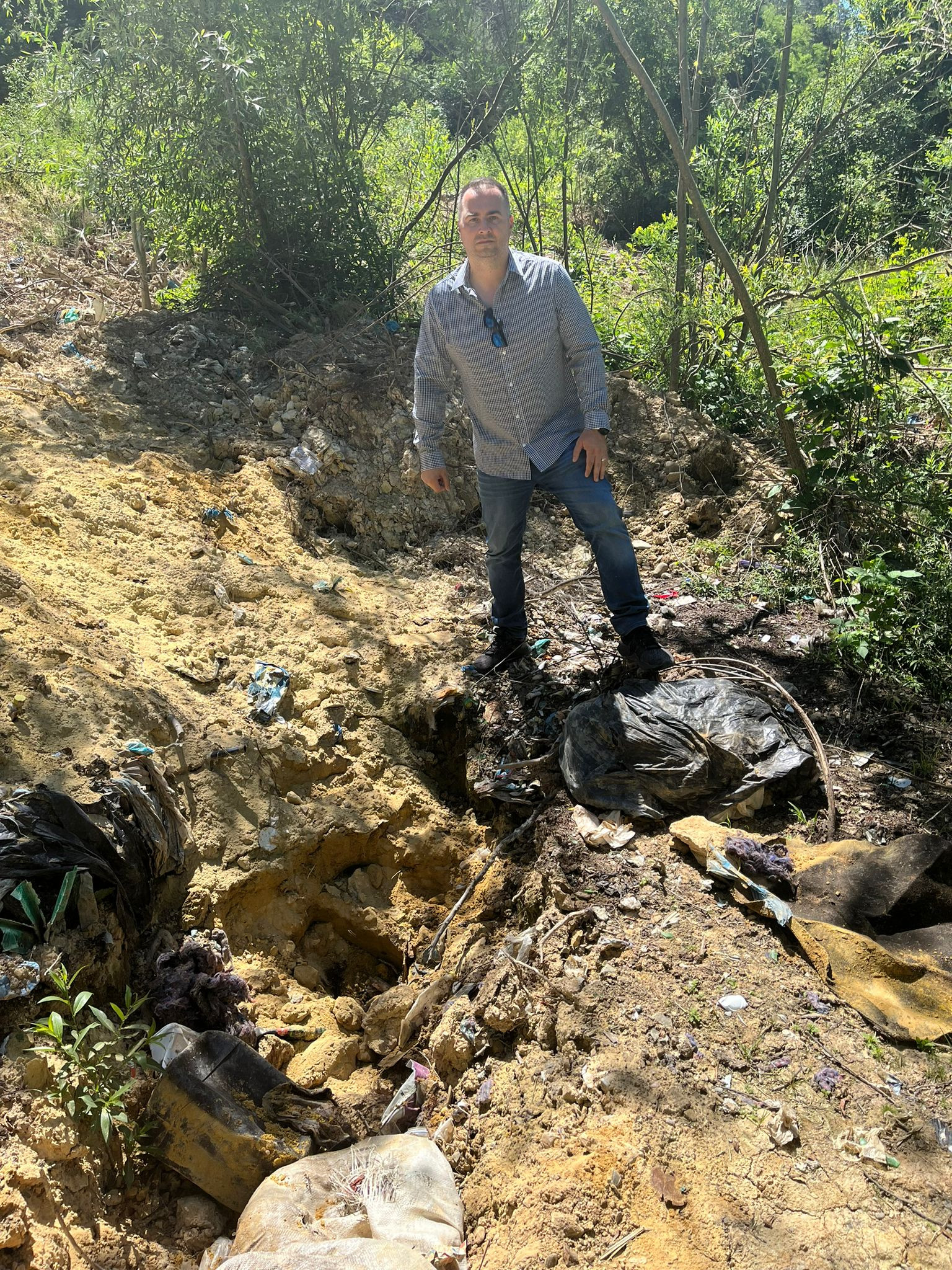 deseuri, gunoi, muntii Apuseni, Rares Nastase