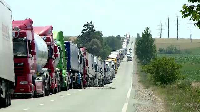 Situație alarmantă la vama Siret. Sute de camioane așteaptă zile întregi să treacă vama spre Ucraina