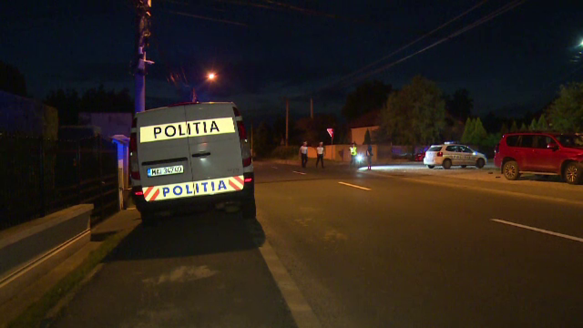 O femeie de 48 de ani, rămasă încarcerată după ce mașina i-a fost izbită în plin, în Dâmbovița