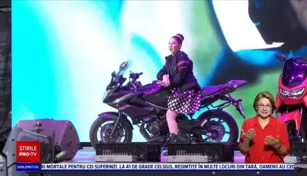 Sectacol de operă pentru motocicliști în Cluj-Napoca. Soliștii au purtat geci din piele și bocanci cu ținte