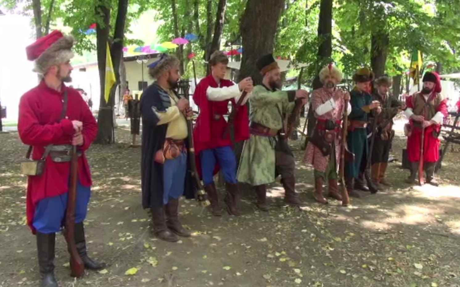 Sărbătoare la Cetatea Neamț, cu armuri și mâncare gătită după rețete străvechi. Vizitatorii au venit din toată țara