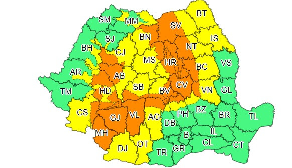 Vreme la extreme. ANM a emis cod portocaliu de furtuni și caniculă