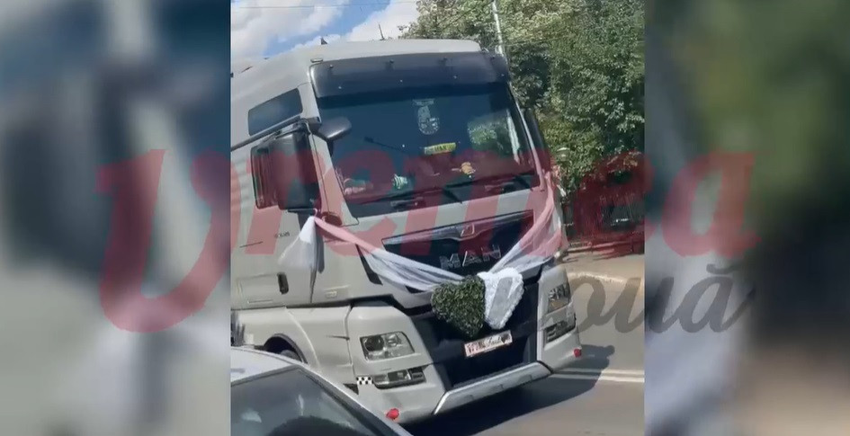 Doi tineri din Bârlad au mers cu TIR-urile să se căsătorească