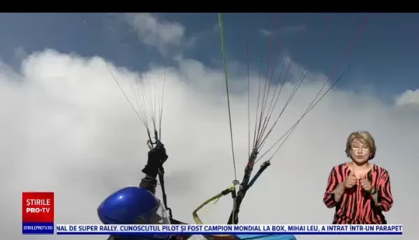 Patru parapantiști au zburat neîntrerupt, de la Iași până-n Buzău. Pilot: „Ne împrăștiem ca evantaiul, cum zboară păsările”