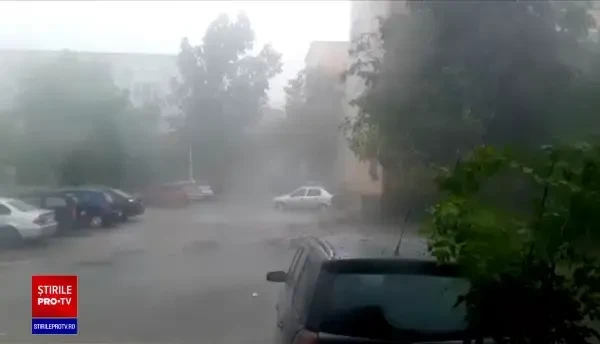 Vijeliile au măturat România. Codul roșu de caniculă s-a transformat în avertizări de vreme severă