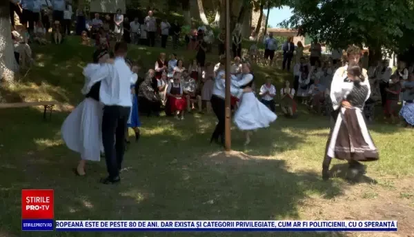 Ce semnifică Sărbătoarea Coroanei, unde s-au adunat sașii din Brașov și mai multe generații de români din Germania