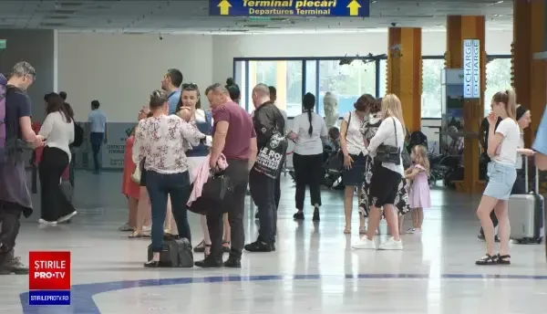 Mii de zboruri sunt anulate zilnic. Pasagerii se trezesc blocați în aeroporturi din cauza grevelor