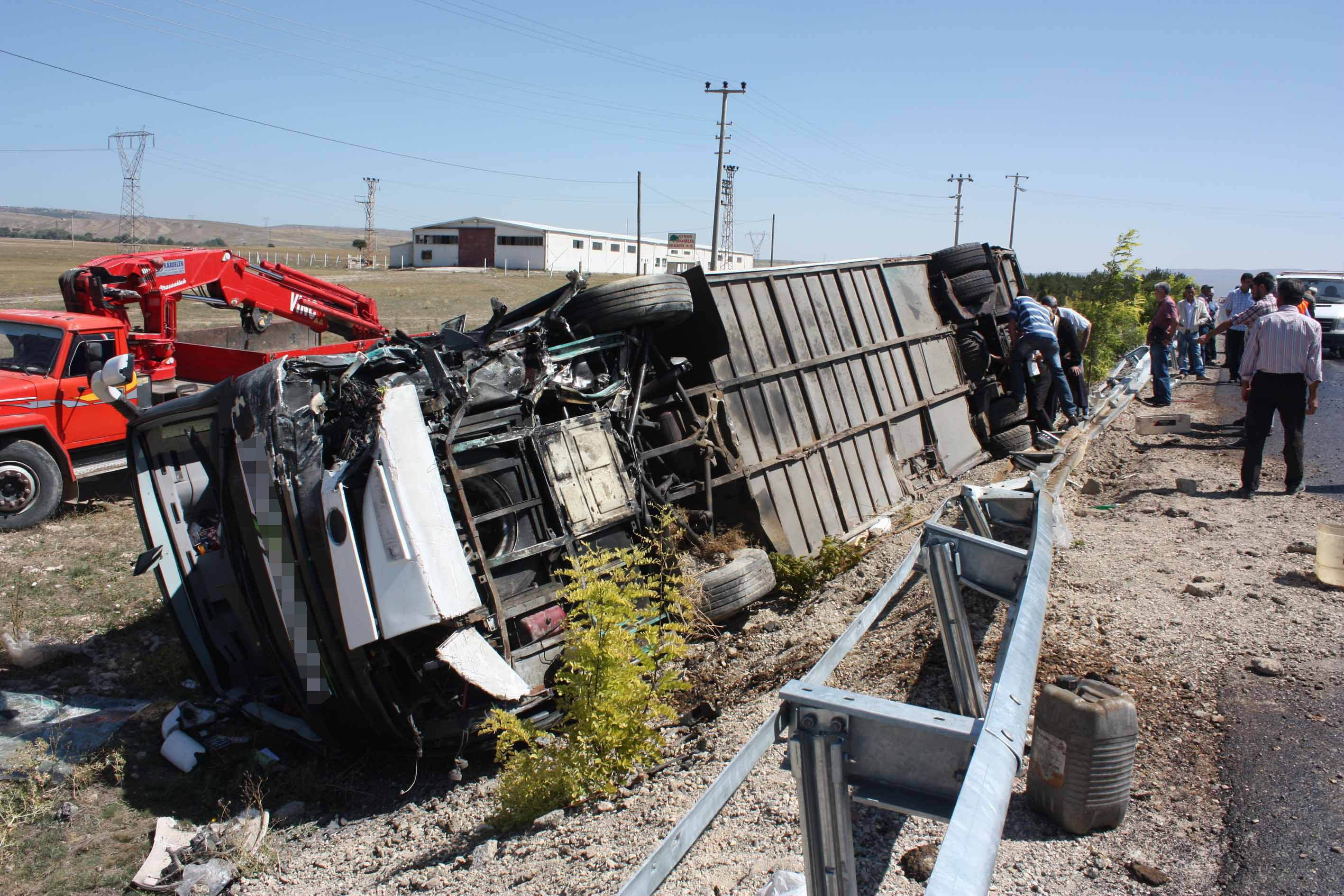 Tragedie în Turcia. Șase persoane, printre care și un copil, au murit, după ce un autocar cu turiști s-a răsturnat