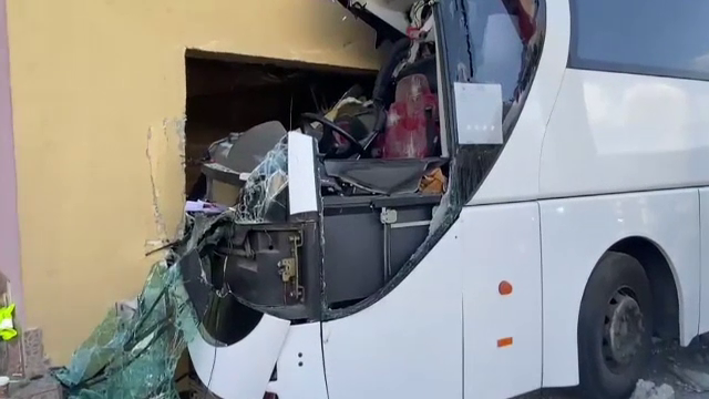 Cum s-ar fi produs accidentul mortal din Maramureș. Un autocar cu 50 de pasageri a intrat într-o casă