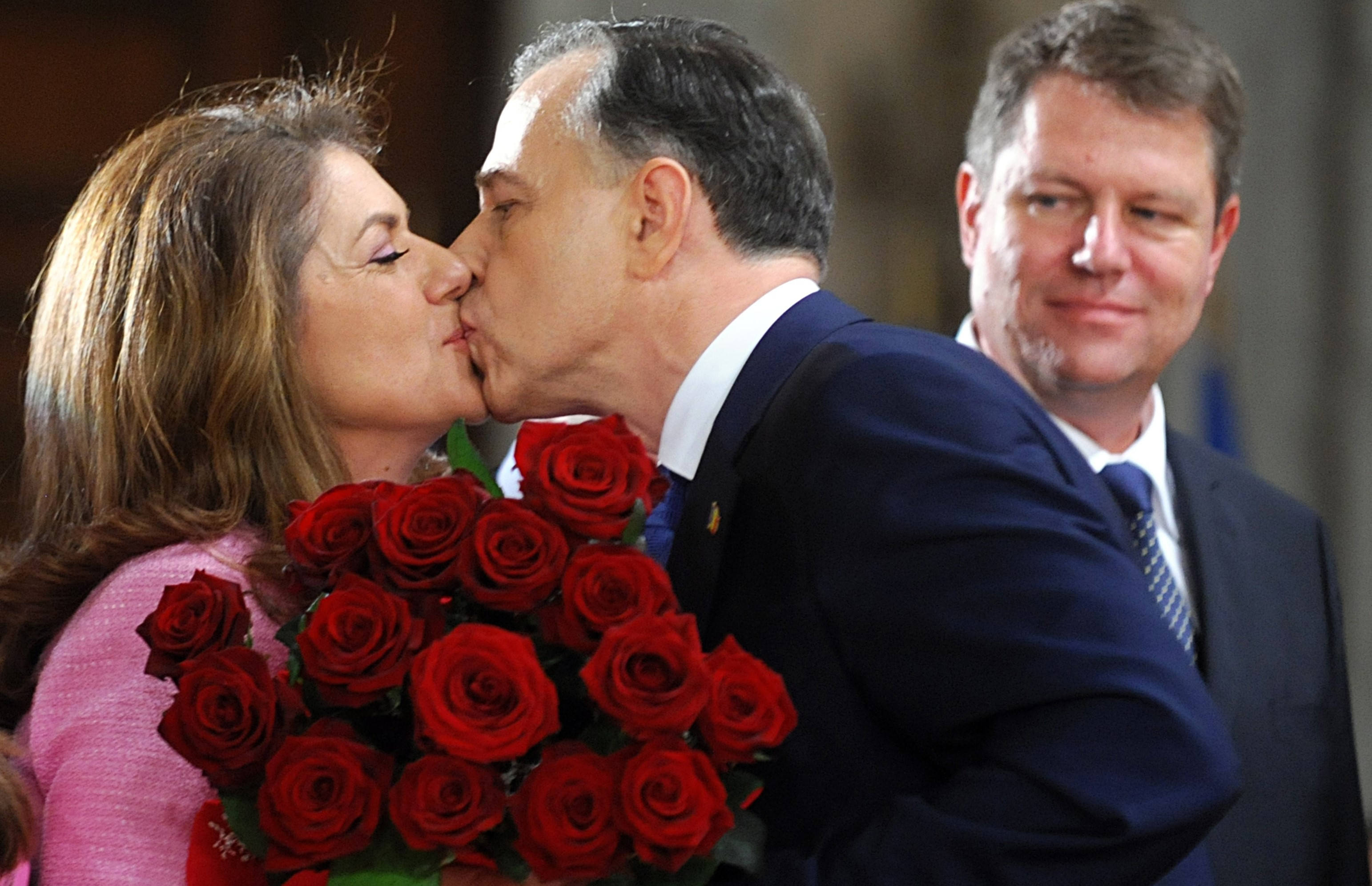 Rocadă la nivel înalt. Surse: Geoană vrea să candideze din nou la prezidențiale, iar Iohannis ar putea ajunge la NATO