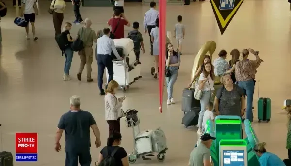 Românii au făcut sute de plângeri după ce le-au fost anulate zborurile. Criză de personal la aeroportul Henri Coandă