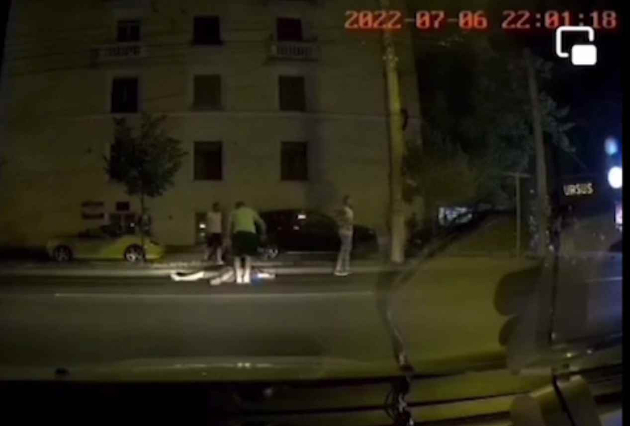Motociclist grav rănit în Galați. Un șofer i-ar fi tăiat calea