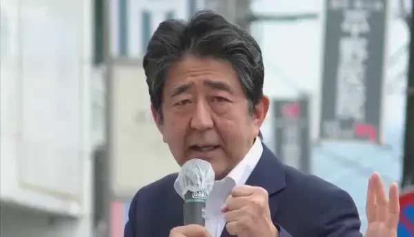 Fostul premier al Japoniei, Shinzo Abe, împușcat în piept la un eveniment electoral | VIDEO