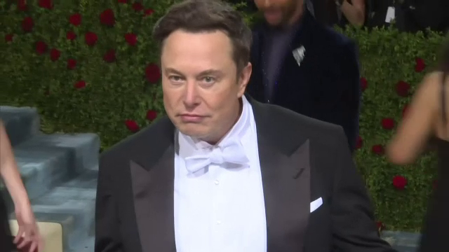 Elon Musk și-a retras oferta către Twitter. Compania amenință că îl va da în judecată