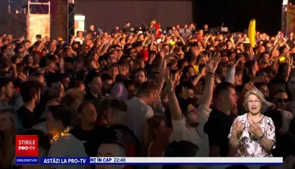 Aproximativ 70 de mii de oameni s-au lăsat, pentru a doua noapte, prinși în vraja universului „Neversea”