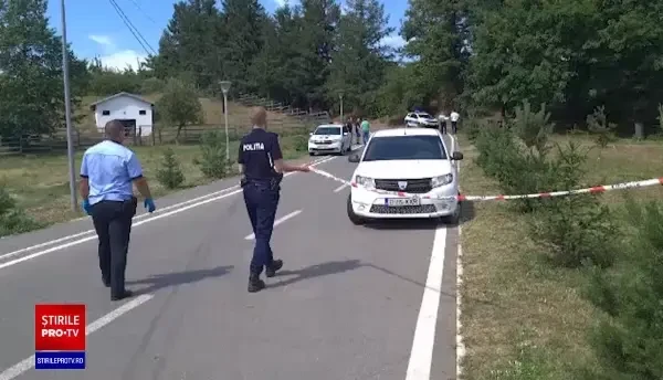 O mașină a lovit mai mulți oameni pe aleea din curtea Mănăstirii Cernica: O femeie a murit