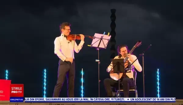 Alexandru Tomescu, la casa lui Brâncuși cu vioara Stradivarius. A participat fostul principe Nicolae
