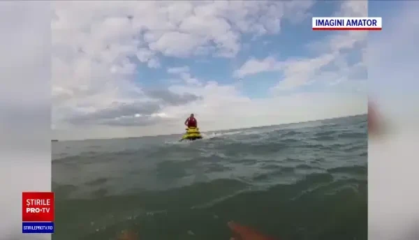 Imagini șocante surprinse pe litoral. Momentul în care un turist este salvat în ultima clipă de salvamari
