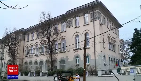 Natalitatea României este în scădere. De ce ezită tinerii români să devină părinți