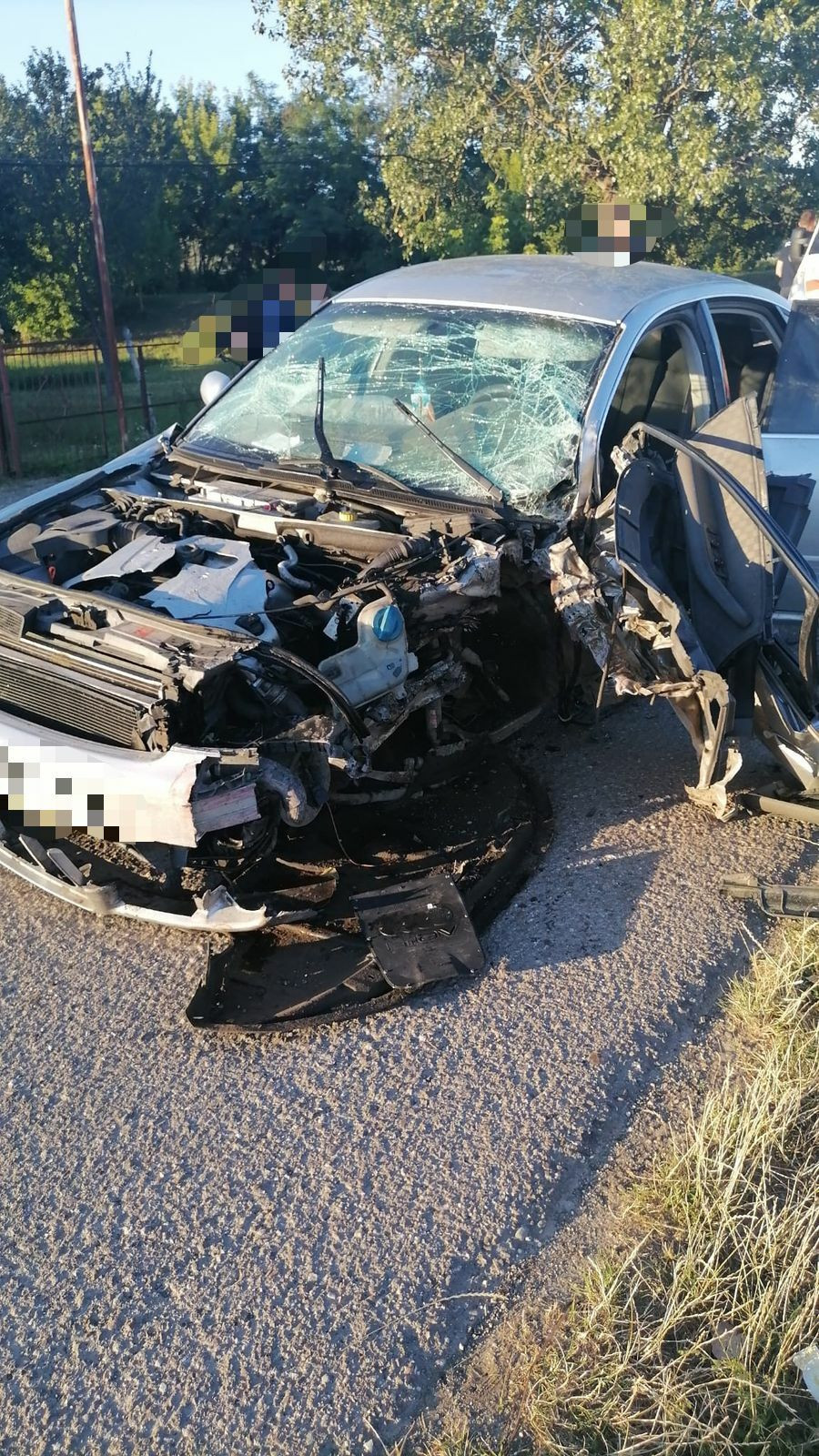 GALERIE FOTO Accident grav în județul Bacău. O persoană a murit, alte trei sunt rănite