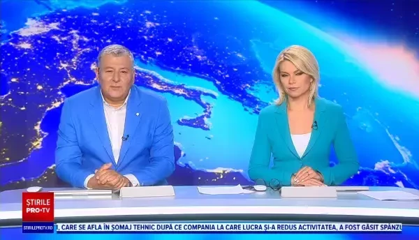 Zimbru filmat tăvălindu-se în praf, în Parcul Național Vânători