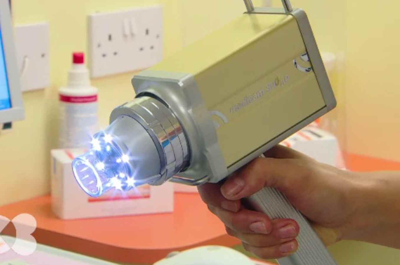 Perioada concediilor, indicată pentru vizita la dermatolog. Șansele de vindecare pentru melanom sunt uriașe