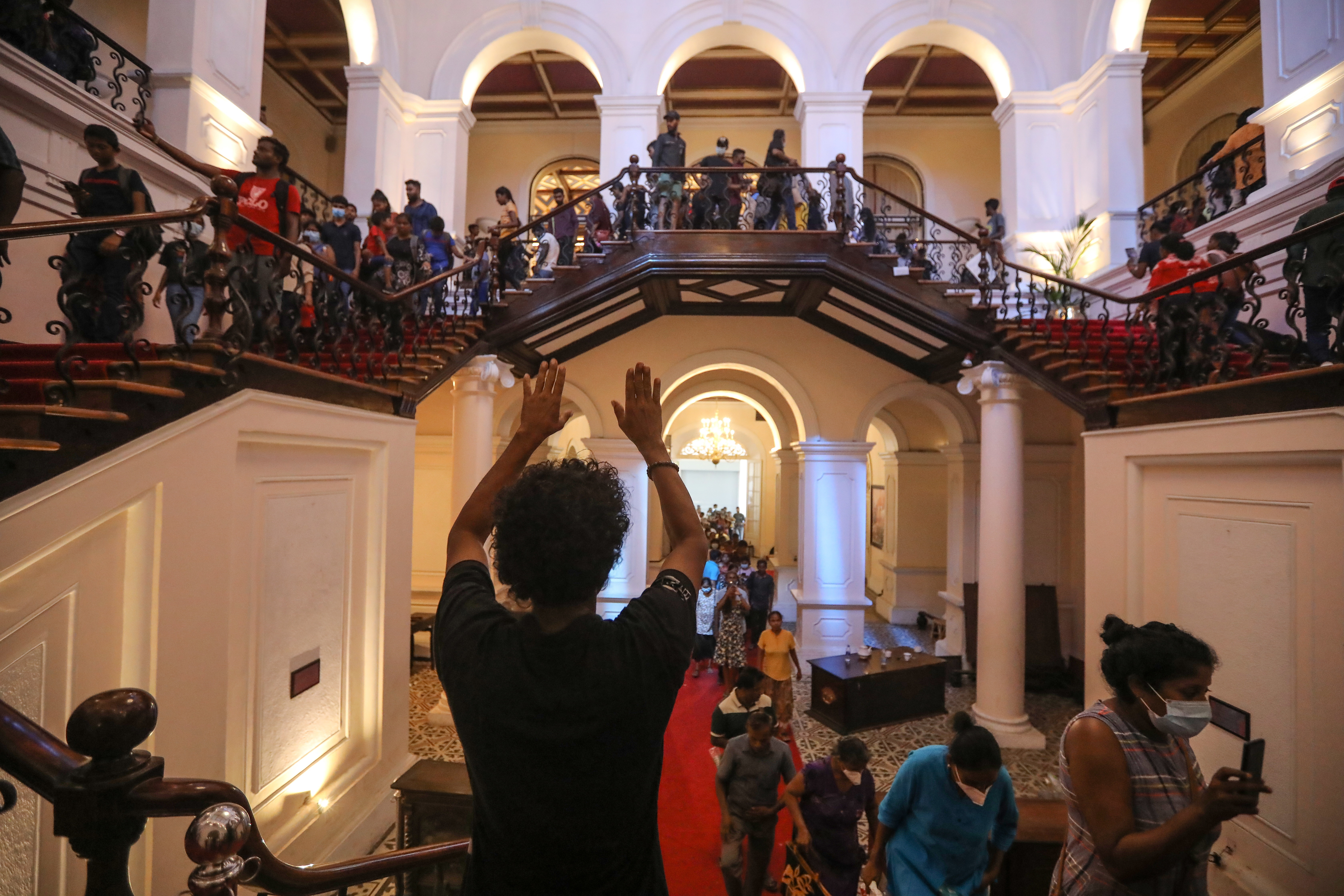 Revoluție în Sri Lanka. VIDEO: Protestatarii au atacat și locuința premierului