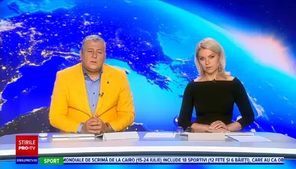 Accident grav în Târgu Mureș. Un motociclist a intrat în plin într-o mașină. Impactul, surprins de camerele de supraveghere