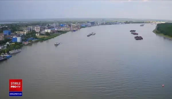 Navigatorii, afectați de secetă. Tot mai multe barje cu mărfuri eșuează din cauza adâncimii extrem de mici a Dunării