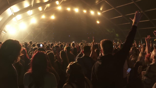 Prima zi a festivalul Electric Castle a adunat peste 40.000 de oameni. 10 scene sunt deschise aproape 24 din 24 de ore