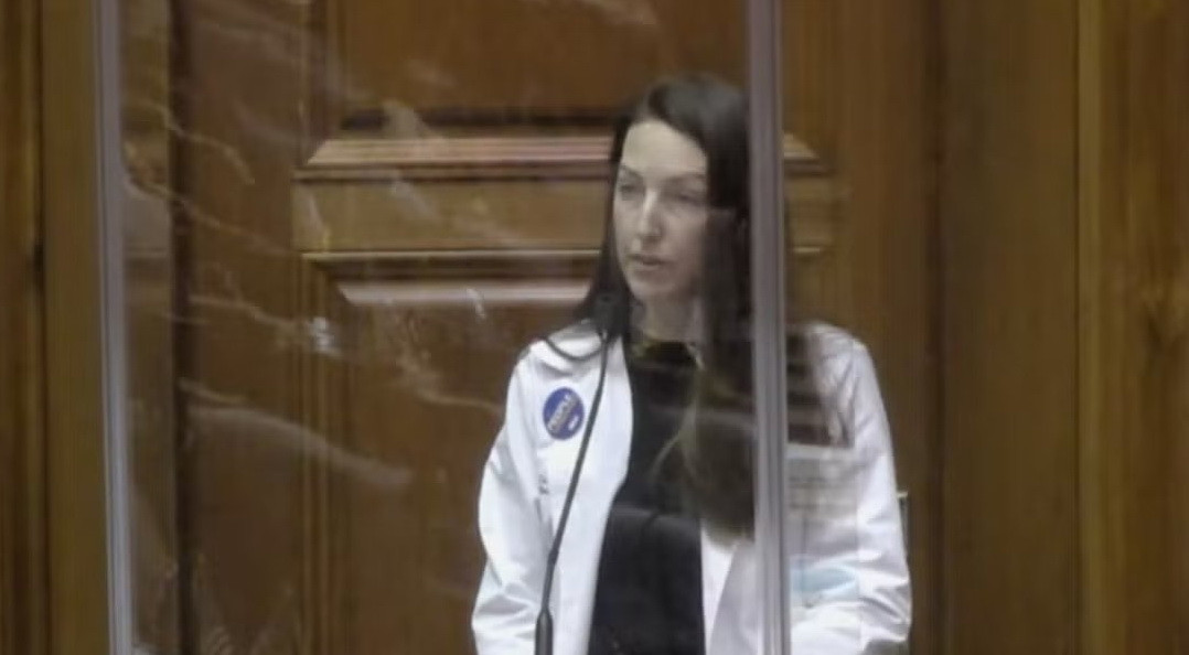 Doctoriţa care a ajutat o fetiţă de 10 ani să facă întrerupere de sarcină va fi anchetată de autorităţile din Indiana