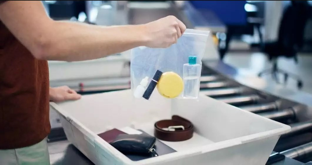 Primul aeroport din România unde pasagerii nu vor mai fi nevoiți să scoată lichidele și electronicele din bagajul de mână