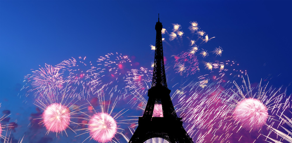 Un băiat de 7 ani şi sora lui de 24 de ani au murit loviți de artificii, de ziua națională a Franței