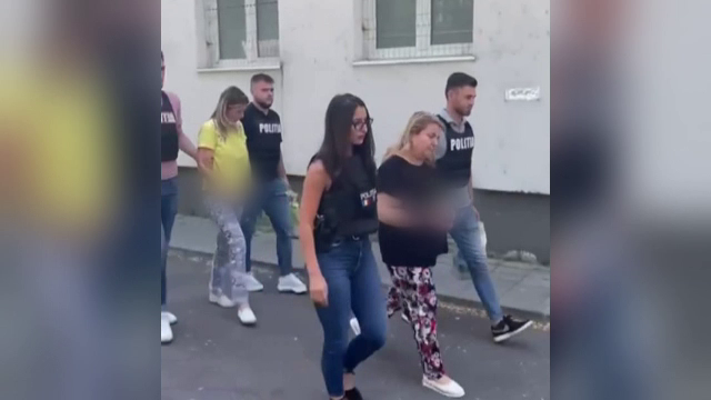 Vârstnici bătuți și obligați să le dea banii angajaților a două cămine de bătrâni din București. Cum s-a aflat totul