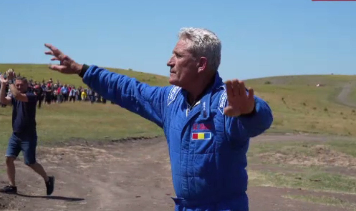 Legendarul cascador Lae Drăghici, aniversare plină de adrenalină la 70 de ani. Spectacolul oferit la Alba Iulia