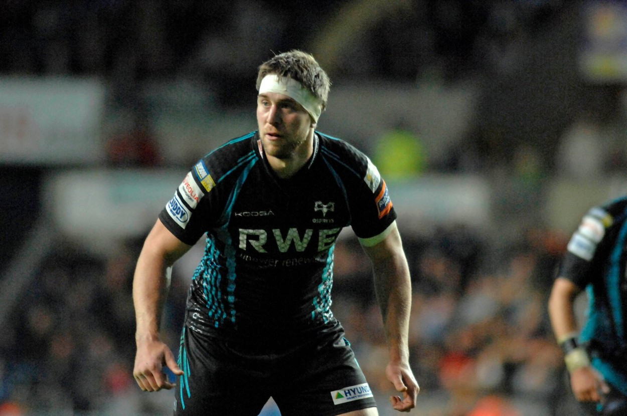 Ryan Jones, unul dintre cei mai mari rugbiști din istoria Țării Galilor, suferă de demență. "Lumea mea se prăbuşeşte"