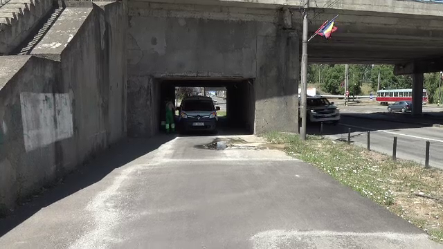 Un bărbat a fost găsit într-o baltă de sânge sub un pasaj de la ieșirea din Oradea