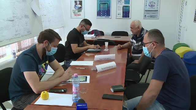 Aglomerație la centrele fixe de recenzare, înaintea expirării termenului. Lipsa de recenzori este o problemă uriașă